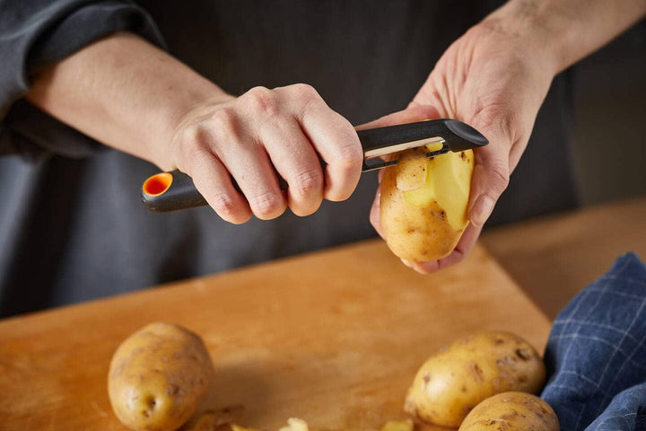 Fiskars Peeler cu lamă mobilă, lungime: 18 cm, oțel/plastic Naty Shop