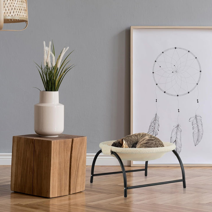 Hamac pentru pisici Relaxdays, scaun suspendat elevat pentru pisici, din pluș, ÎxLxA 25x45x42 cm, pat din oțel pentru pisici, bej/negru