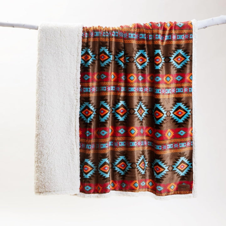 CARSTENS, INC. Wrangler Ultra Premium Throw Blanket, Super Soft, Sherpa Fleece, Oversized, 137.2 X 172.7 Cm, Southwest Horizon Paturi si Cuverturi Carstens, Inc.